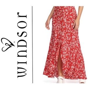 PRICE DROP!💲⬇️ WINDSOR FLORAL MAXI SKIRT  SIZE: S